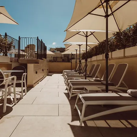 San Karlu מלון 3*