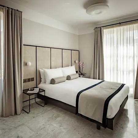 San Karlu מלון 3*